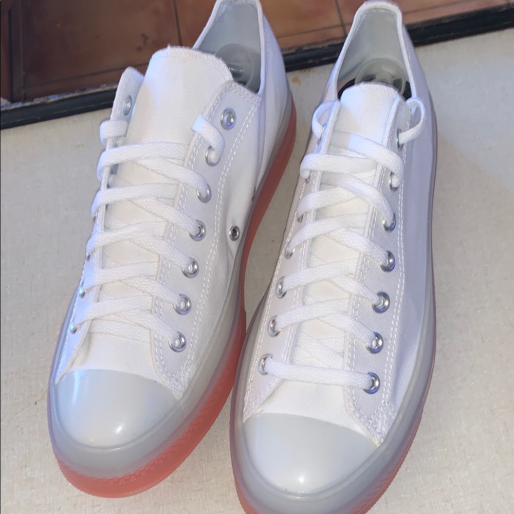 SZ 11.5 Men’s Converse White Canvas Sneakers with orange Soles NWT new in box